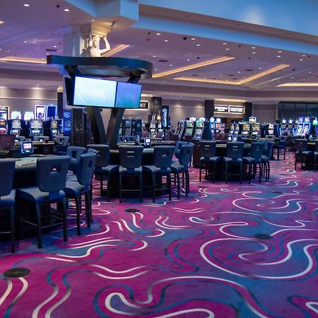 Riverside Casino & Golf Resort Buitenkant foto